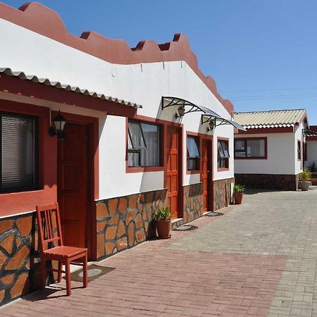 Timo'S Guesthouse Accommodation Luderitz Exterior photo