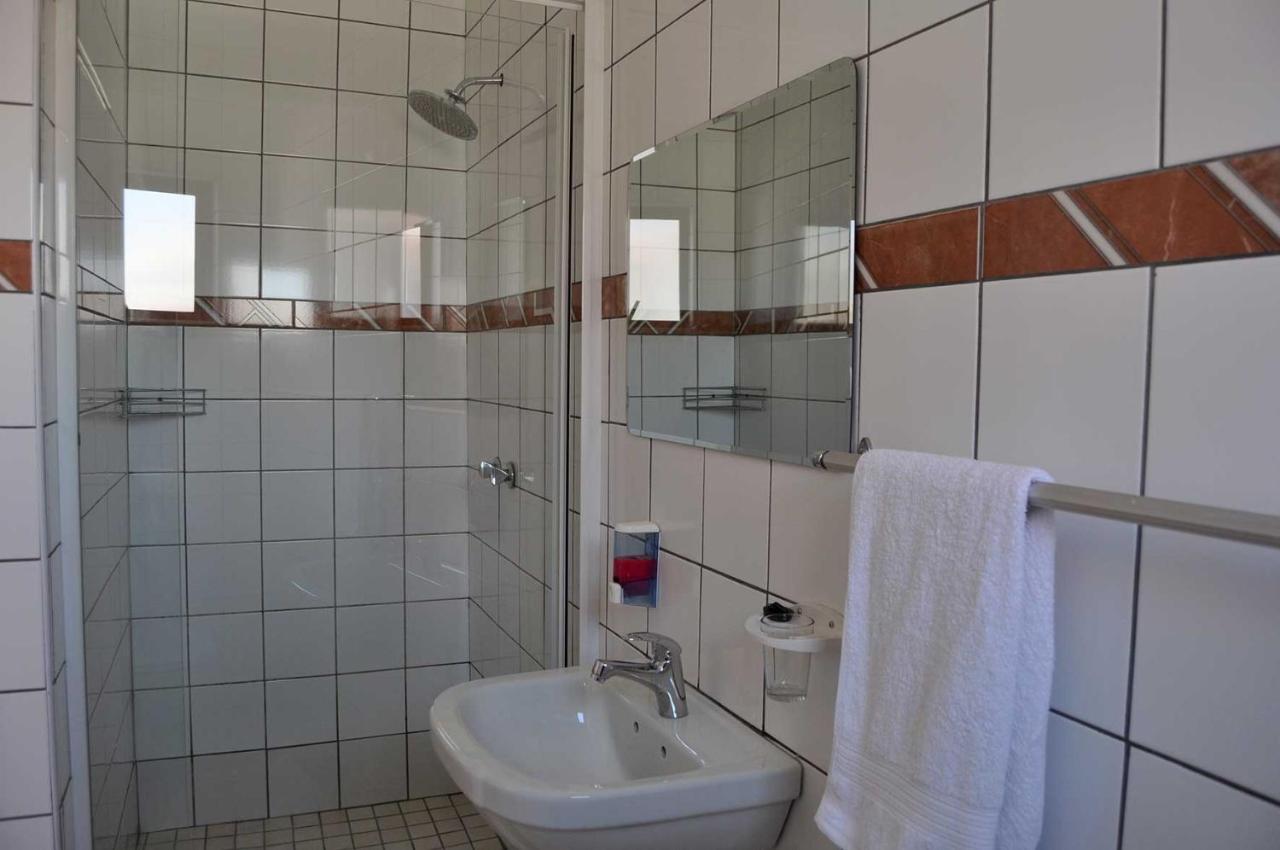 Timo'S Guesthouse Accommodation Luderitz Exterior photo