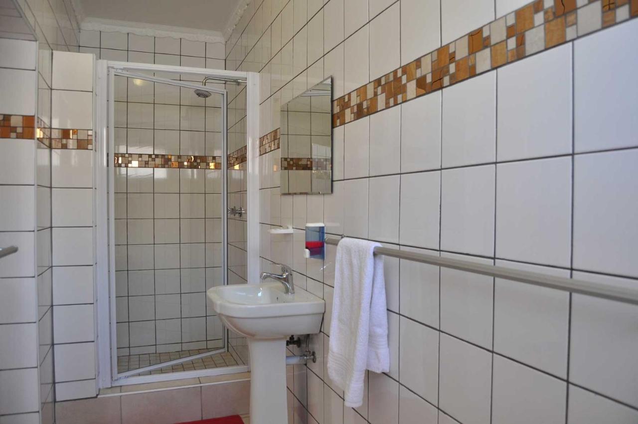 Timo'S Guesthouse Accommodation Luderitz Exterior photo