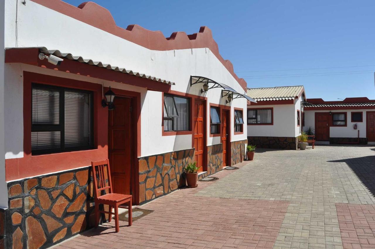 Timo'S Guesthouse Accommodation Luderitz Exterior photo