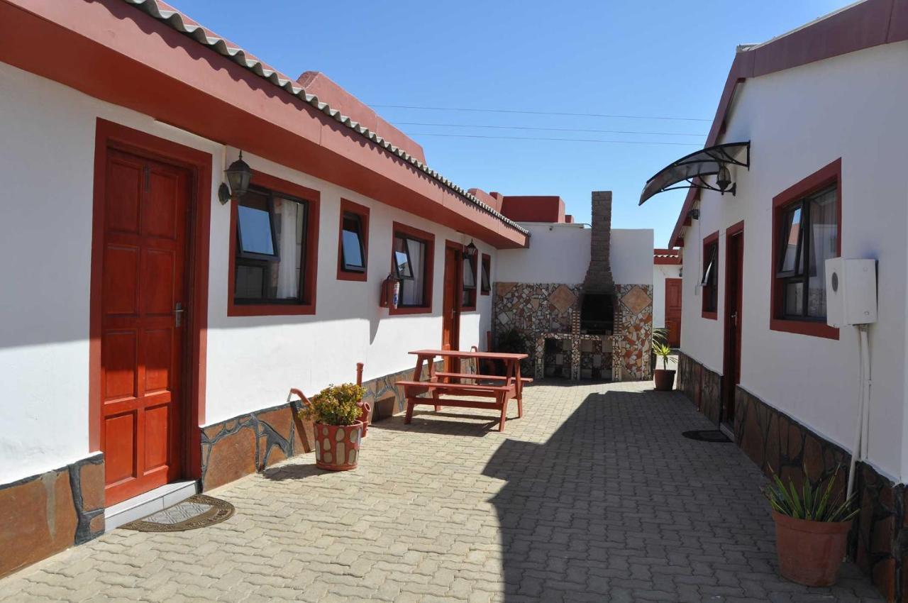 Timo'S Guesthouse Accommodation Luderitz Exterior photo